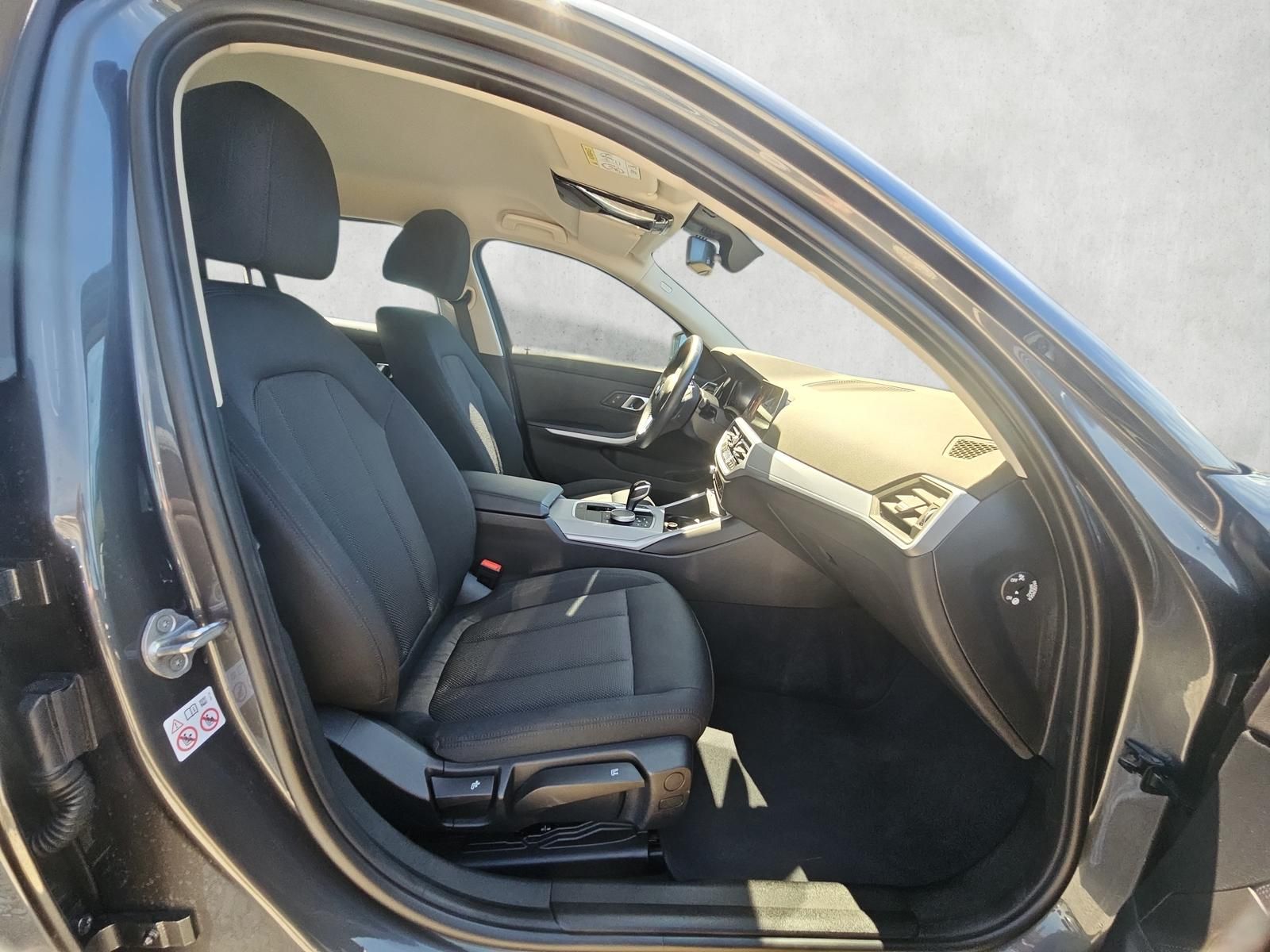 BMW 320d xDrive Touring Advantage - Samsaru's Car Outlet