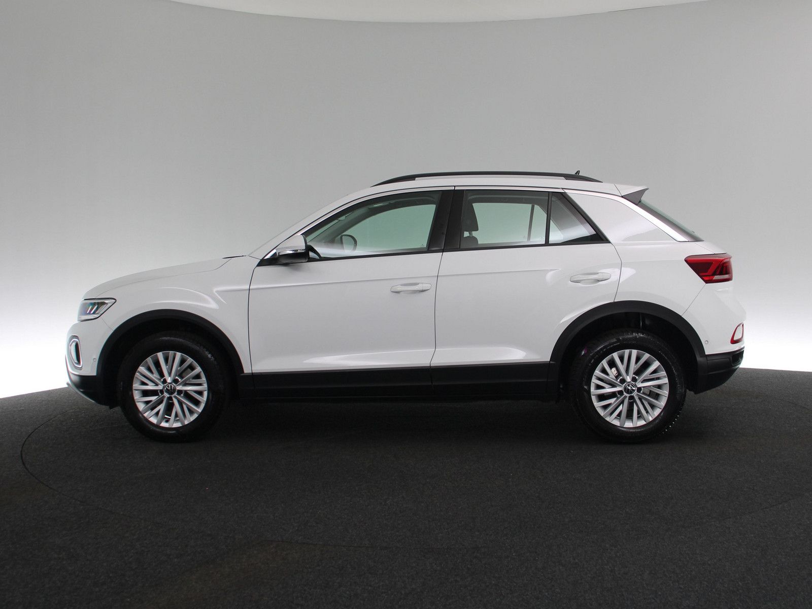 Volkswagen T-Roc 1.5 TSI Life - Samsaru's Car Outlet