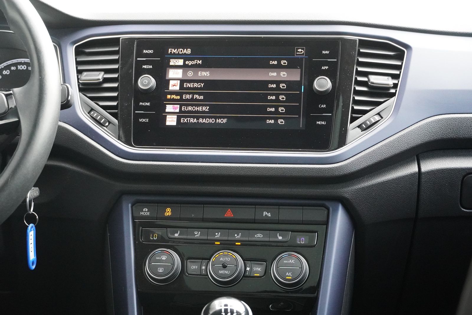 Volkswagen T-Roc 1.0 TSI United - Samsaru's Car Outlet