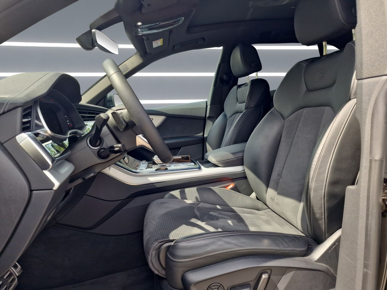 Audi Q8 50 TDI qu S line MATRIX PANO STHZG Luft 22"