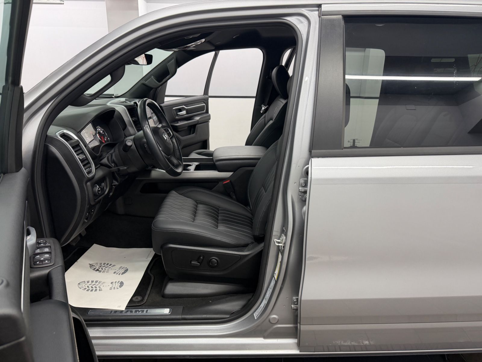 Dodge RAM 1500 5.7 4x4 eTORQUE Bigh. Crew./12"Display/