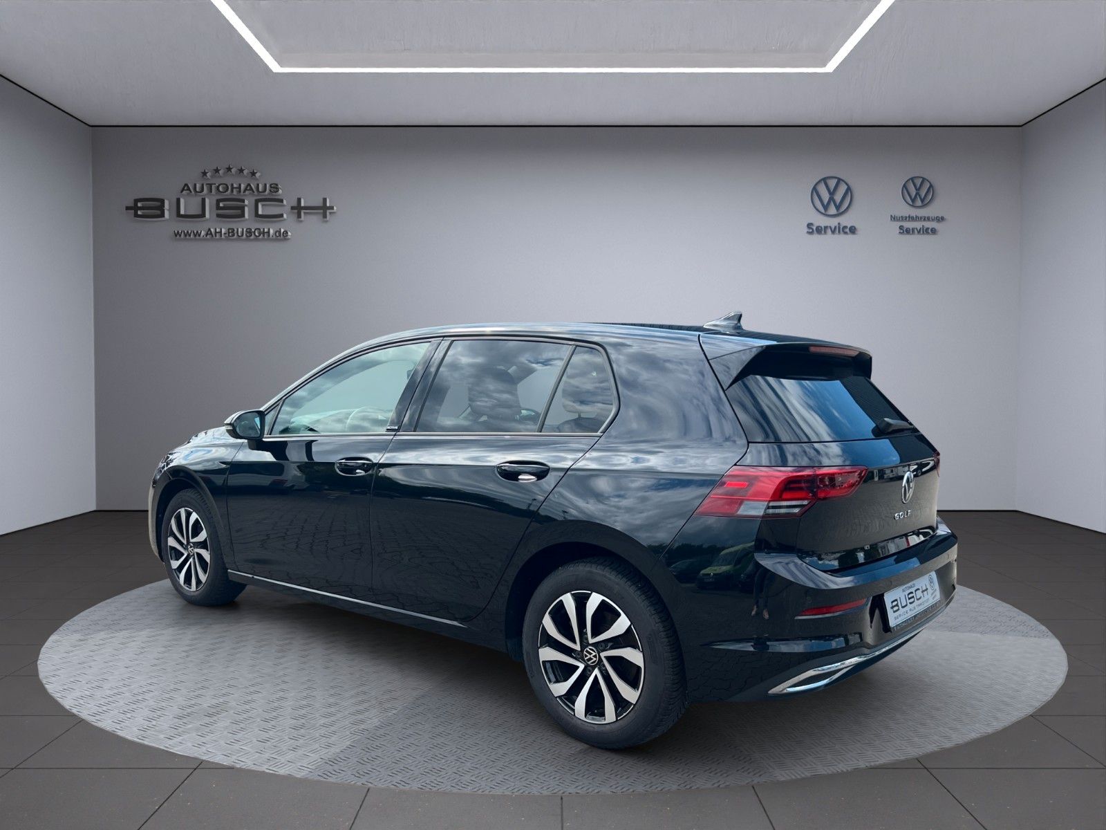 Volkswagen Golf VIII Active 1.5 TSI - Samsaru's Car Outlet