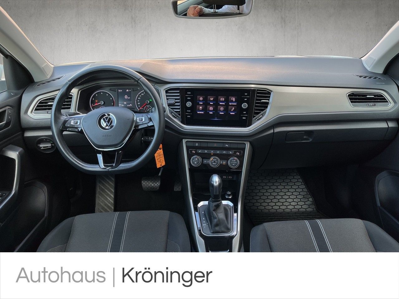 Volkswagen T-Roc 1.5 TSI DSG Style - Samsaru's Car Outlet