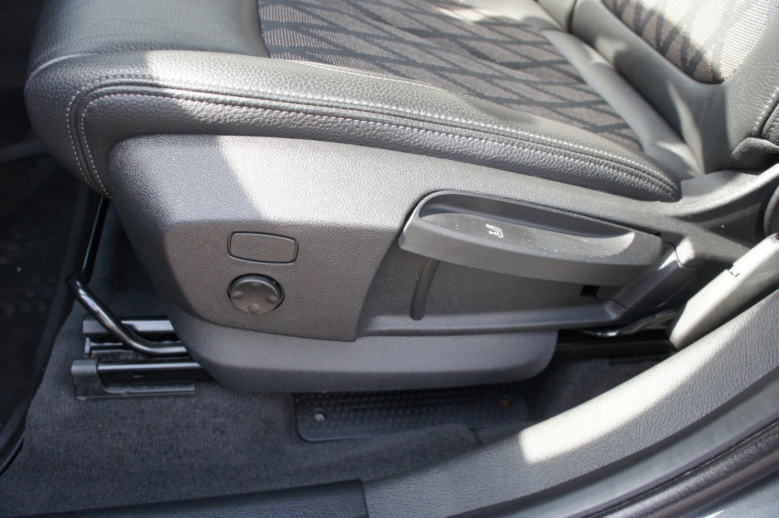 BMW X1 xDrive 25e xLine - Samsaru's Car Outlet