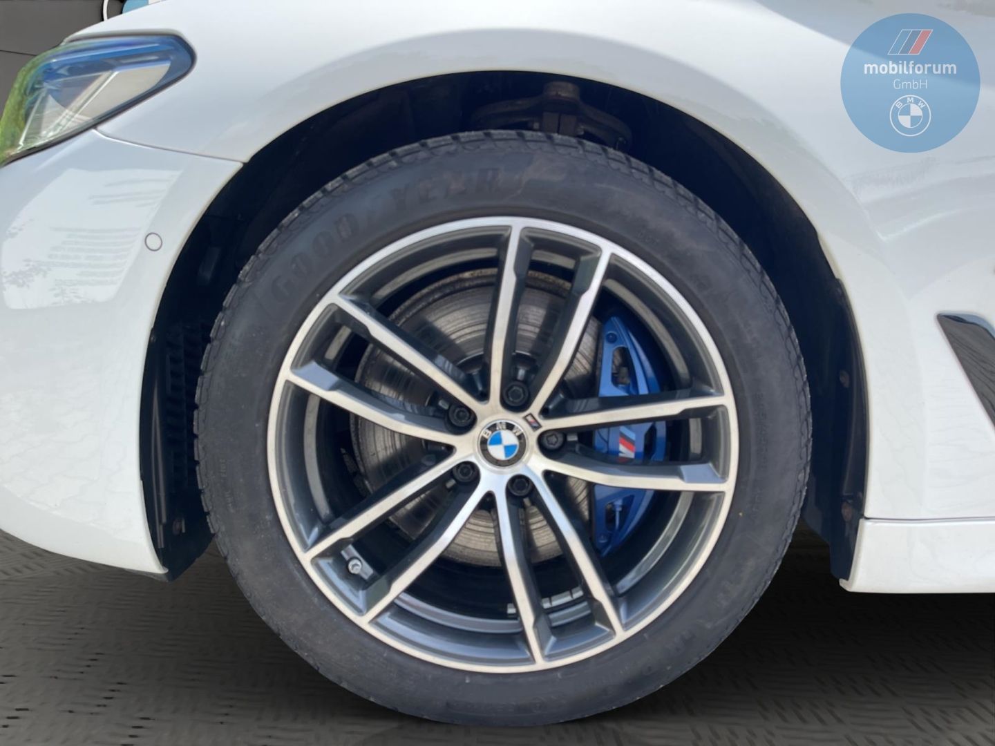 BMW 530 i Touring M-Sport AHK StandHZG Panorama