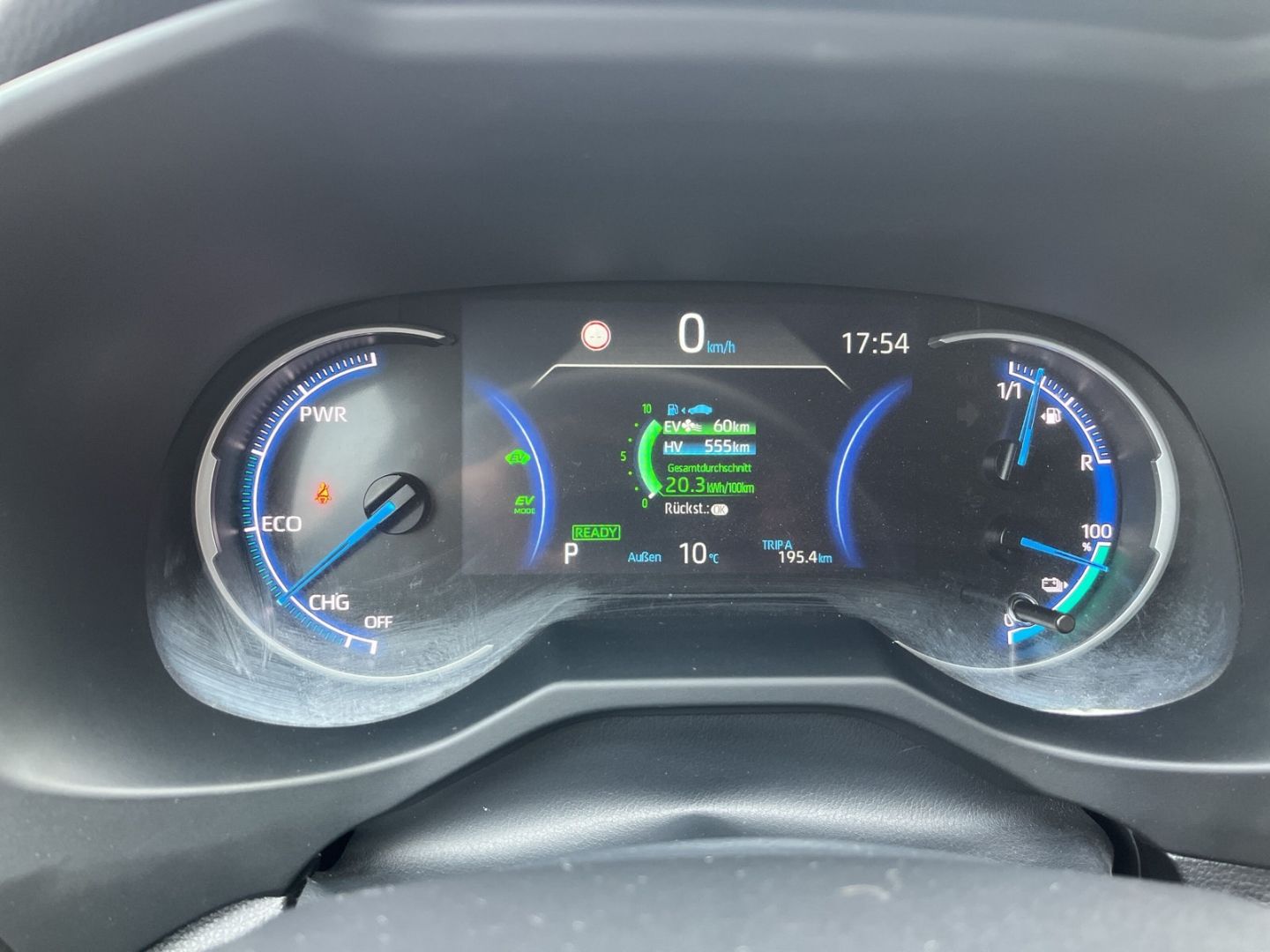 Toyota RAV 4 Plug-in Hybrid 4x4 - Samsaru's Car Outlet