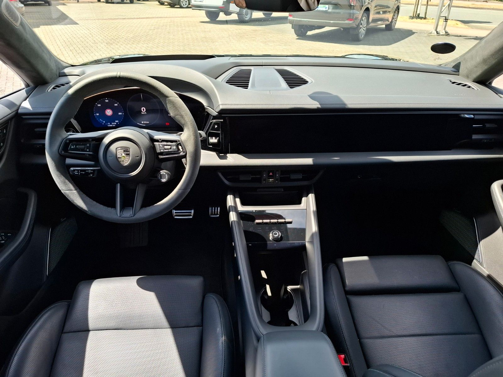Porsche Macan E Turbo Burmester Sitzlüftung  HA-Lenkung