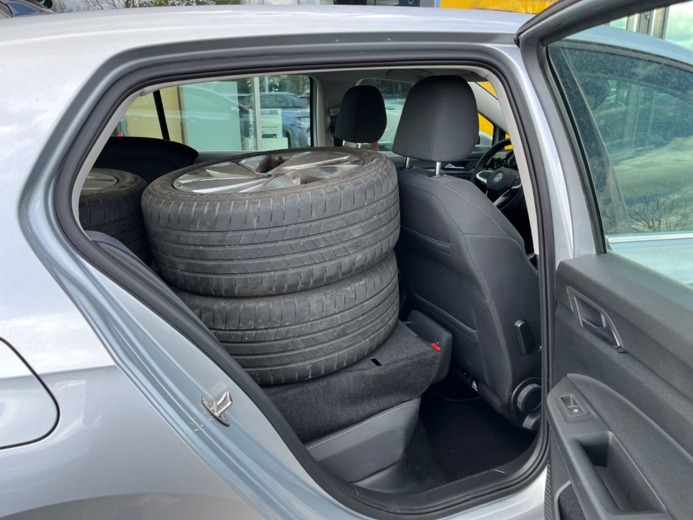 Volkswagen Golf VIII 1.5 TSI Style - Samsaru's Car Outlet