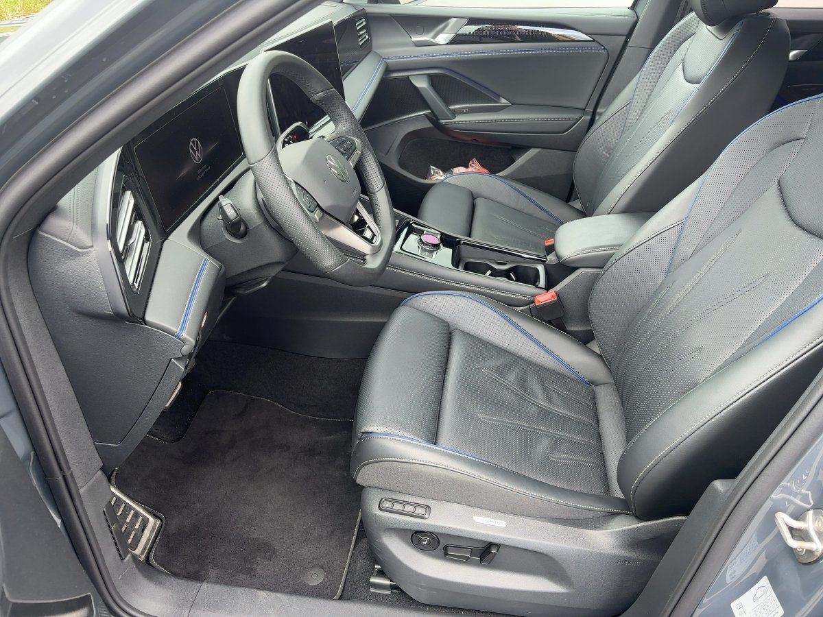 Volkswagen Tiguan R-Line 2.0 l TDI 4MOTION DSG AHK BlackSty