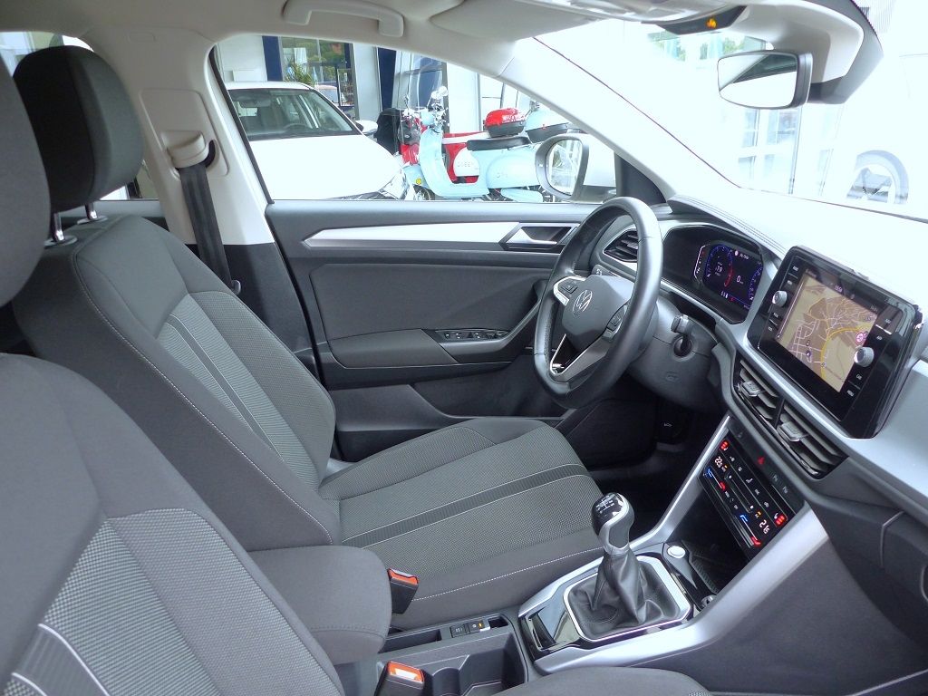 Volkswagen T-Roc 1.0 TSI Life - Samsaru's Car Outlet