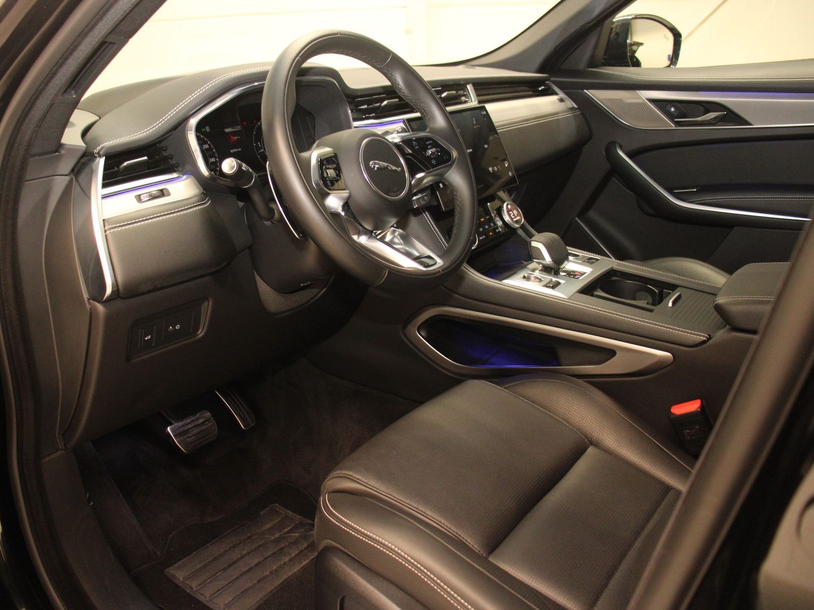 Jaguar F-Pace D300 AWD R-Dynamic SE inkl. Winterkomplet