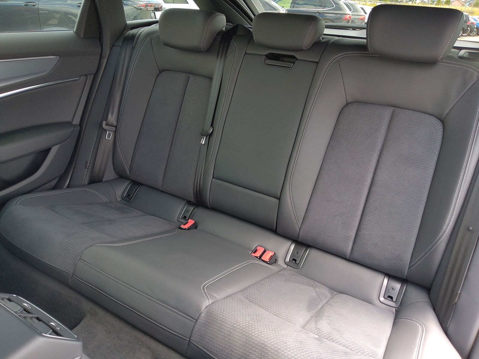 Audi A6 Avant 55 TFSI e S line Black - Samsaru's Car Outlet