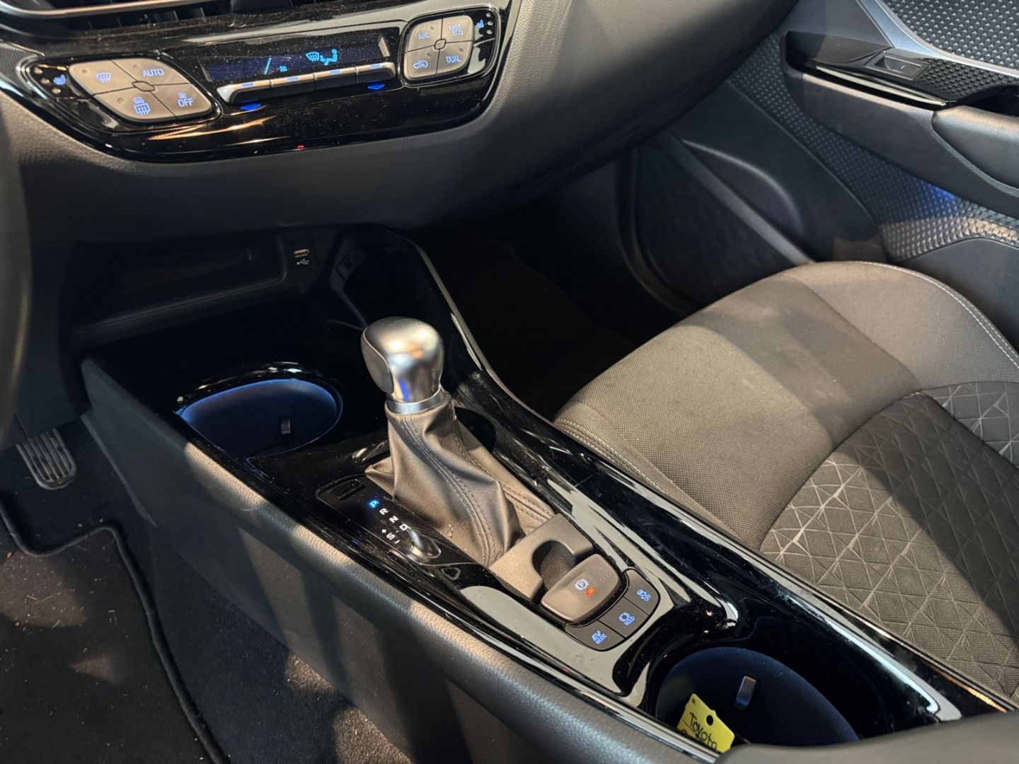 Toyota C-HR 2.0 Hybrid Team D *LED*Navi*CAM*CarPlay*SHZ