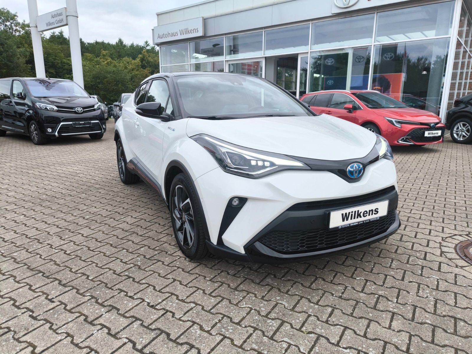 Toyota C-HR Hybrid Style - Samsaru's Car Outlet