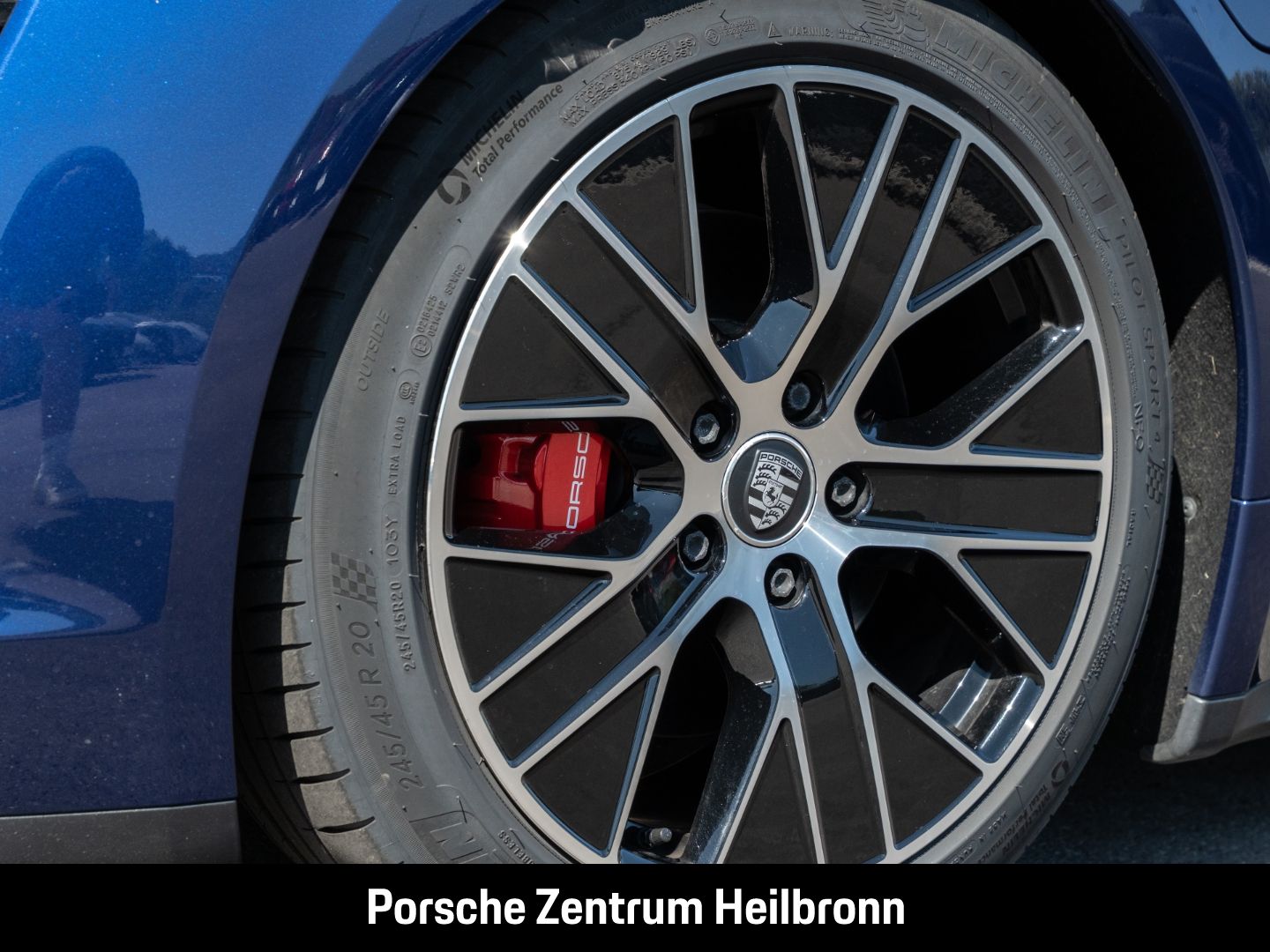 Porsche Taycan 4S Enzianblau Panoramadach Luftfederung