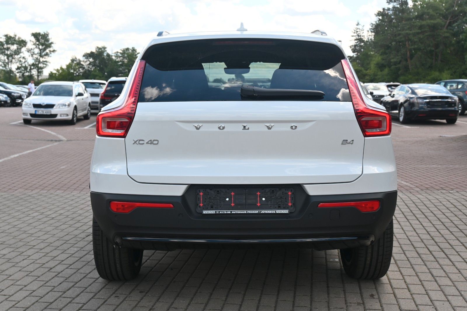 Volvo XC40 B4 DKG Plus Dark*H&K*FSHZG*360°*ACC*AHK