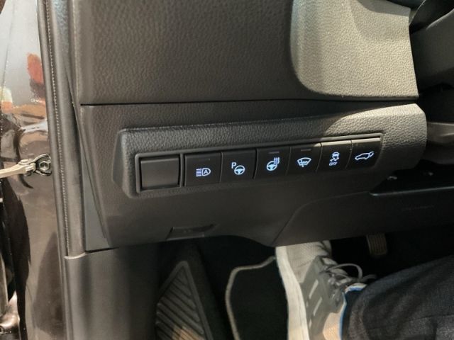 Toyota Corolla Touring Sports 2.0 Hybrid Lounge - Samsaru's Car Outlet
