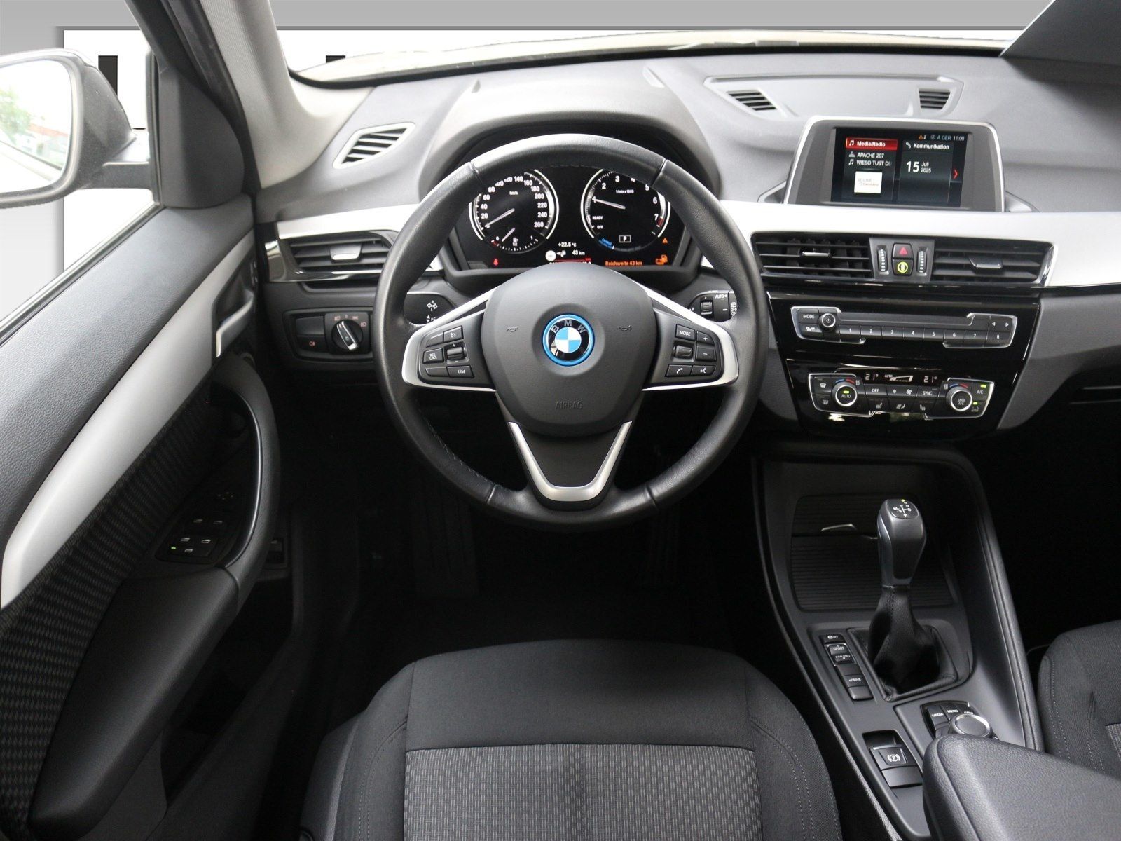 BMW X1 xDrive25e Advantage - Samsaru's Car Outlet