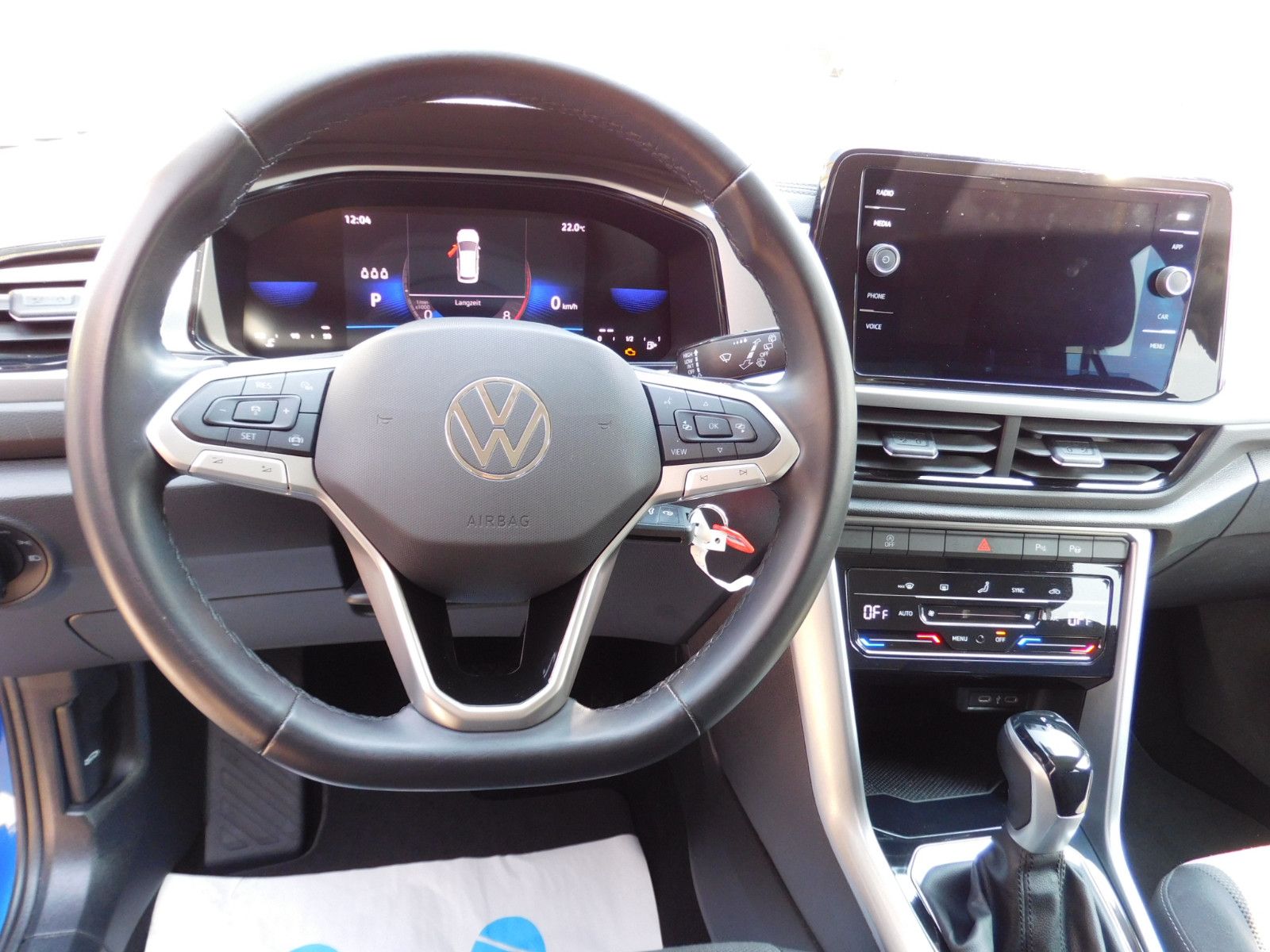 Volkswagen T-Roc Life DSG - Samsaru's Car Outlet