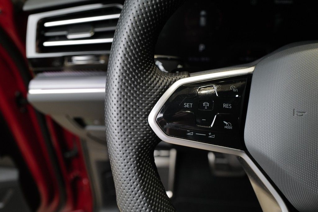 Volkswagen Touareg 3.0TDI R-Line - Samsaru's Car Outlet