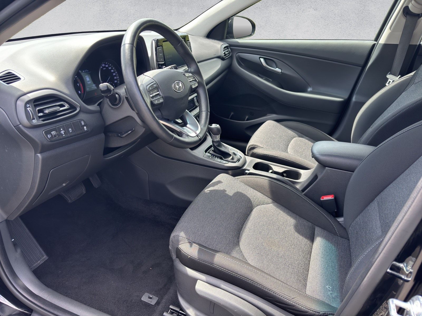 Hyundai i30 1.0 T-GDi DCT Trend - Samsaru's Car Outlet