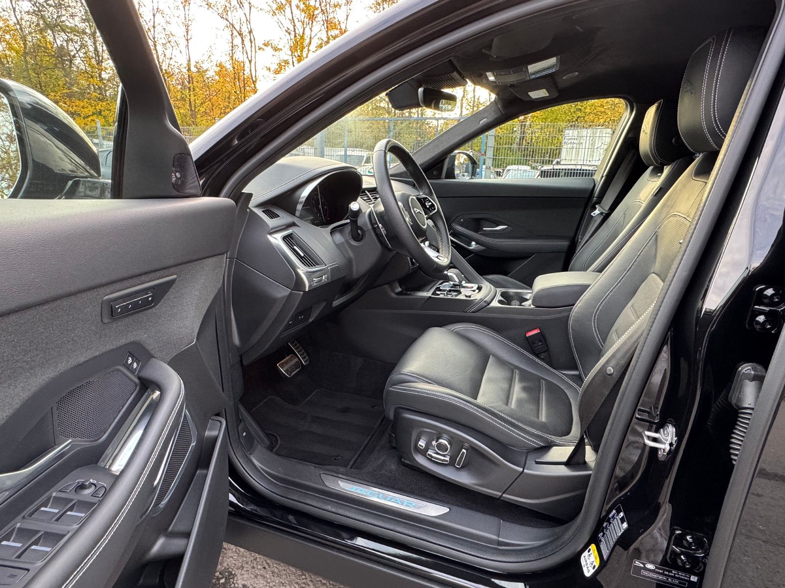 Jaguar E-Pace E-PACE R-Dynamic HSE AWD