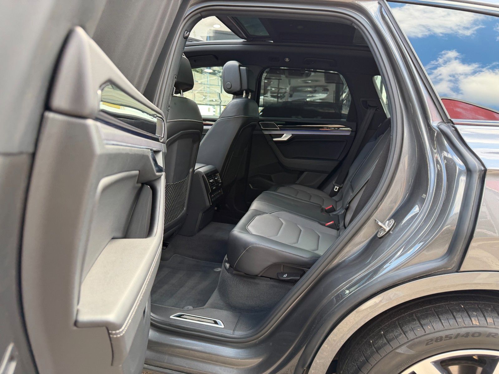 Volkswagen Touareg 3.0 TDI DSG*R-Line*Black*4M*Luft*Matrix*