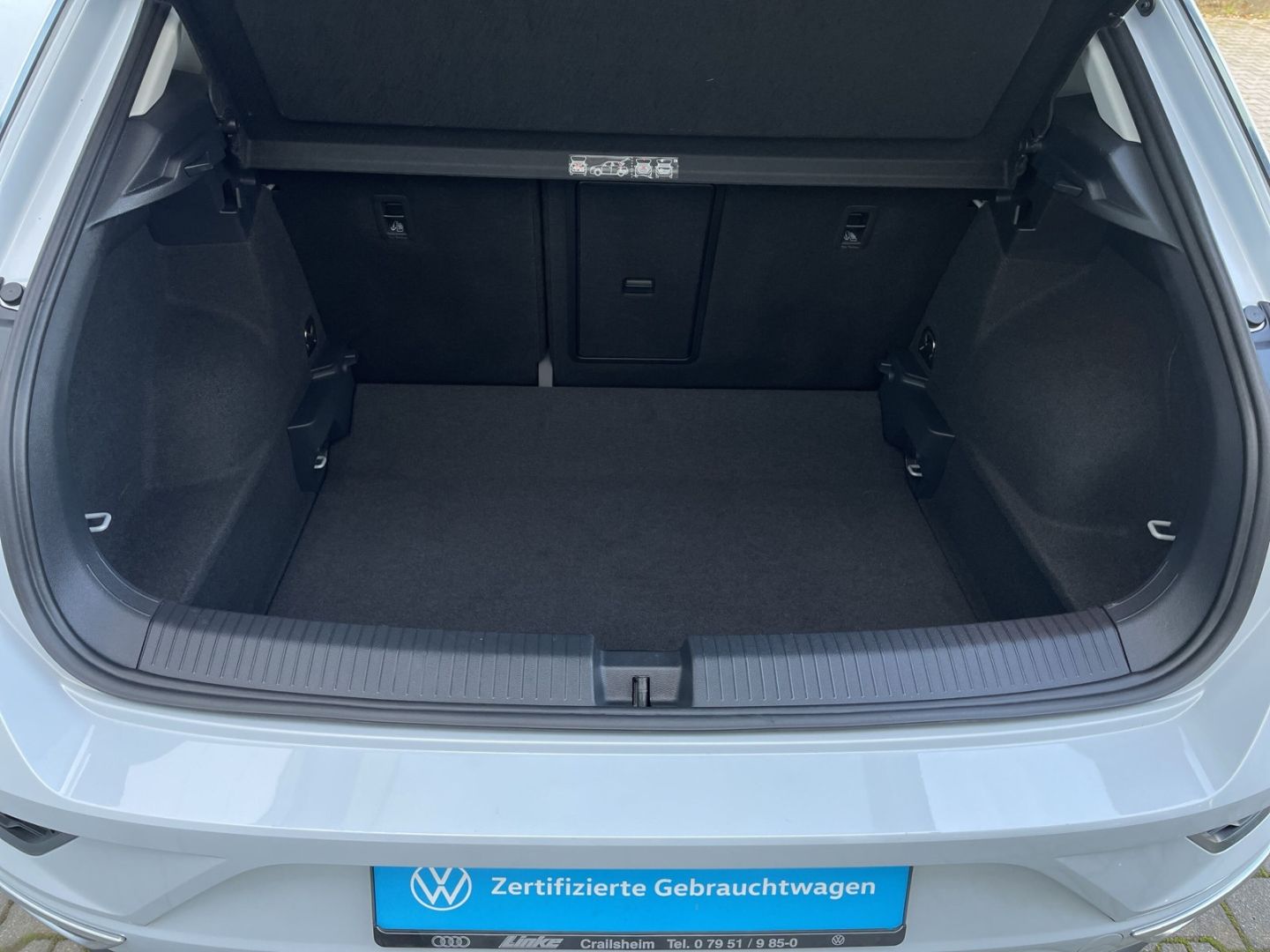 Volkswagen T-Roc 1.5 TSI DSG R-Line - Samsaru's Car Outlet