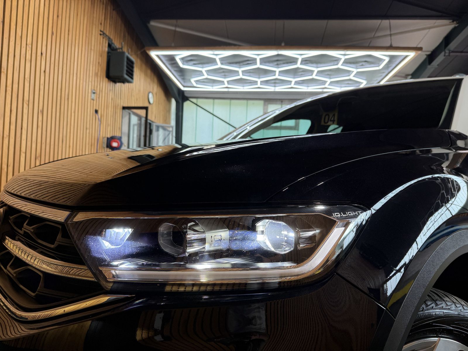 Volkswagen T-Roc 2.0 TDI Style - Samsaru's Car Outlet