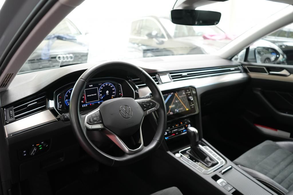 Volkswagen Passat Variant 1.5 TSI Elegance - Samsaru's Car Outlet