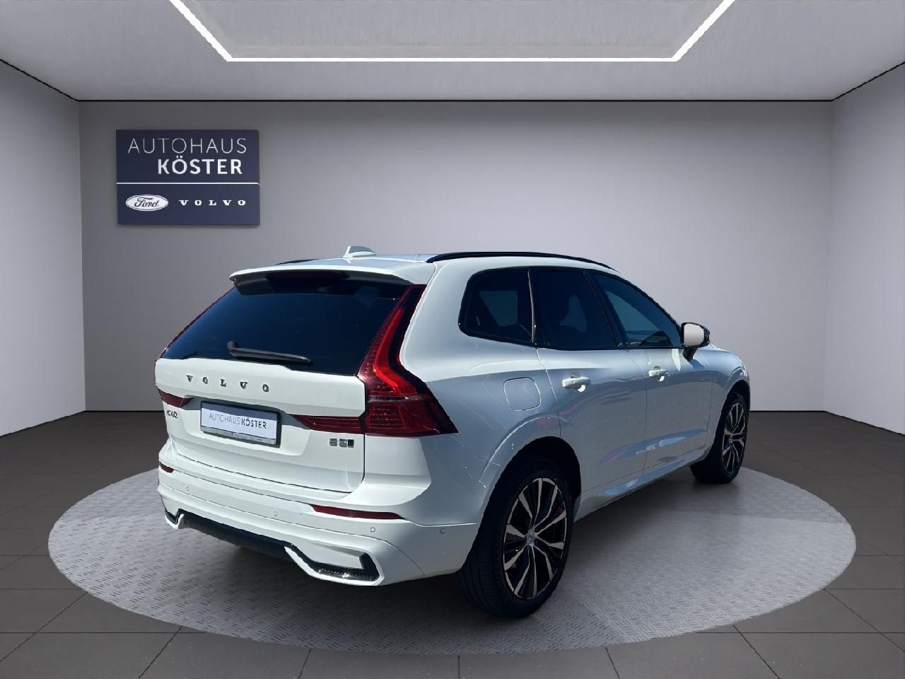 Volvo XC60 Ultimate Dark AWD * AHK * 360 Grad Kamera