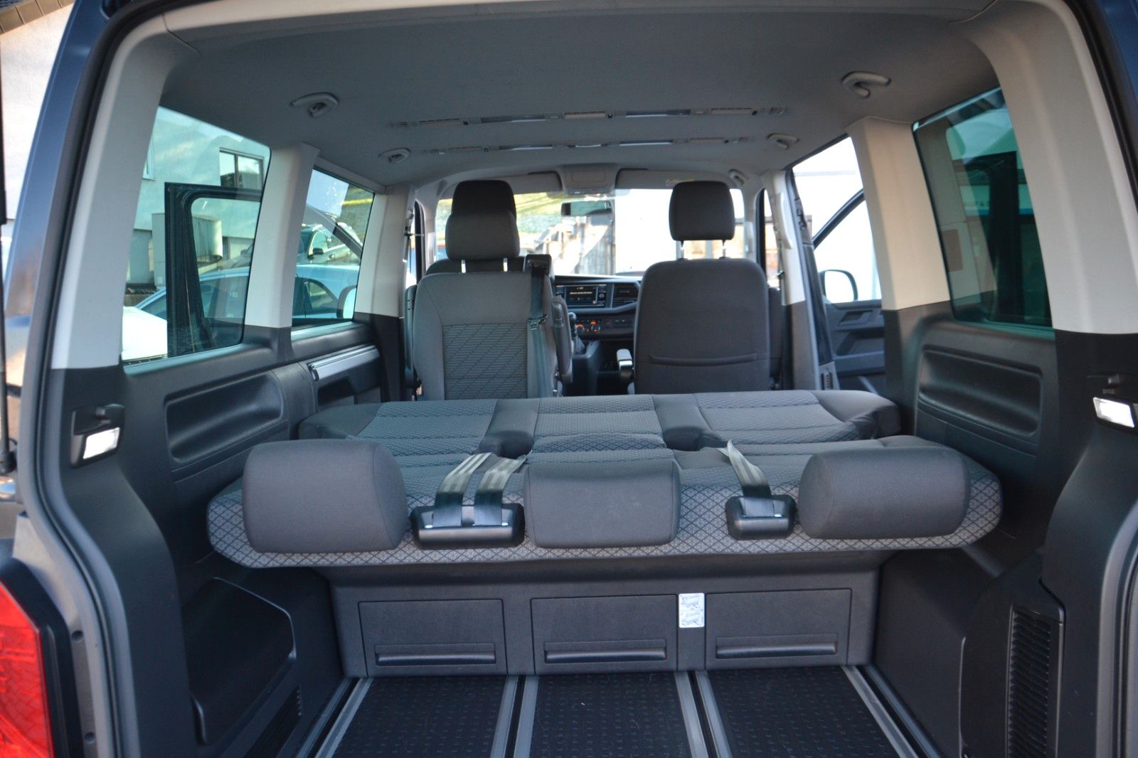 Volkswagen T6.1 Multivan - Samsaru's Car Outlet