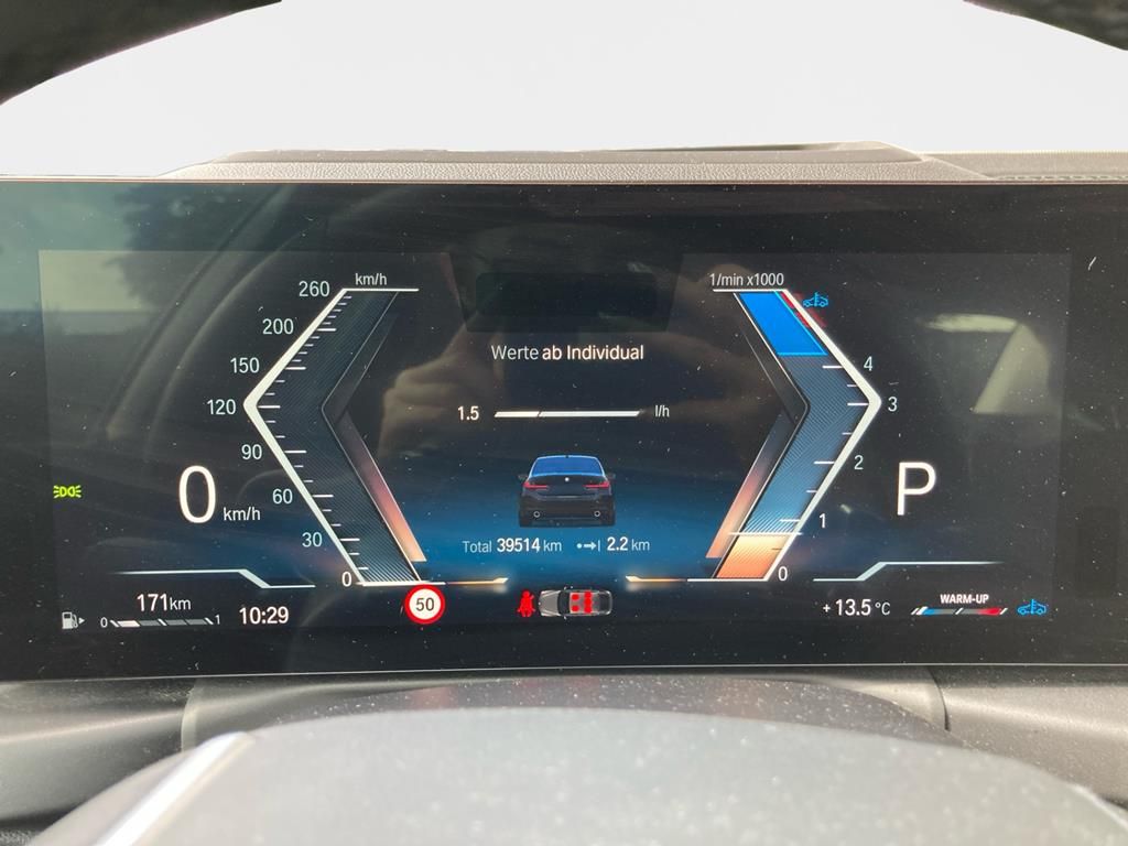 BMW 320d xDrive Innovation - Samsaru's Car Outlet