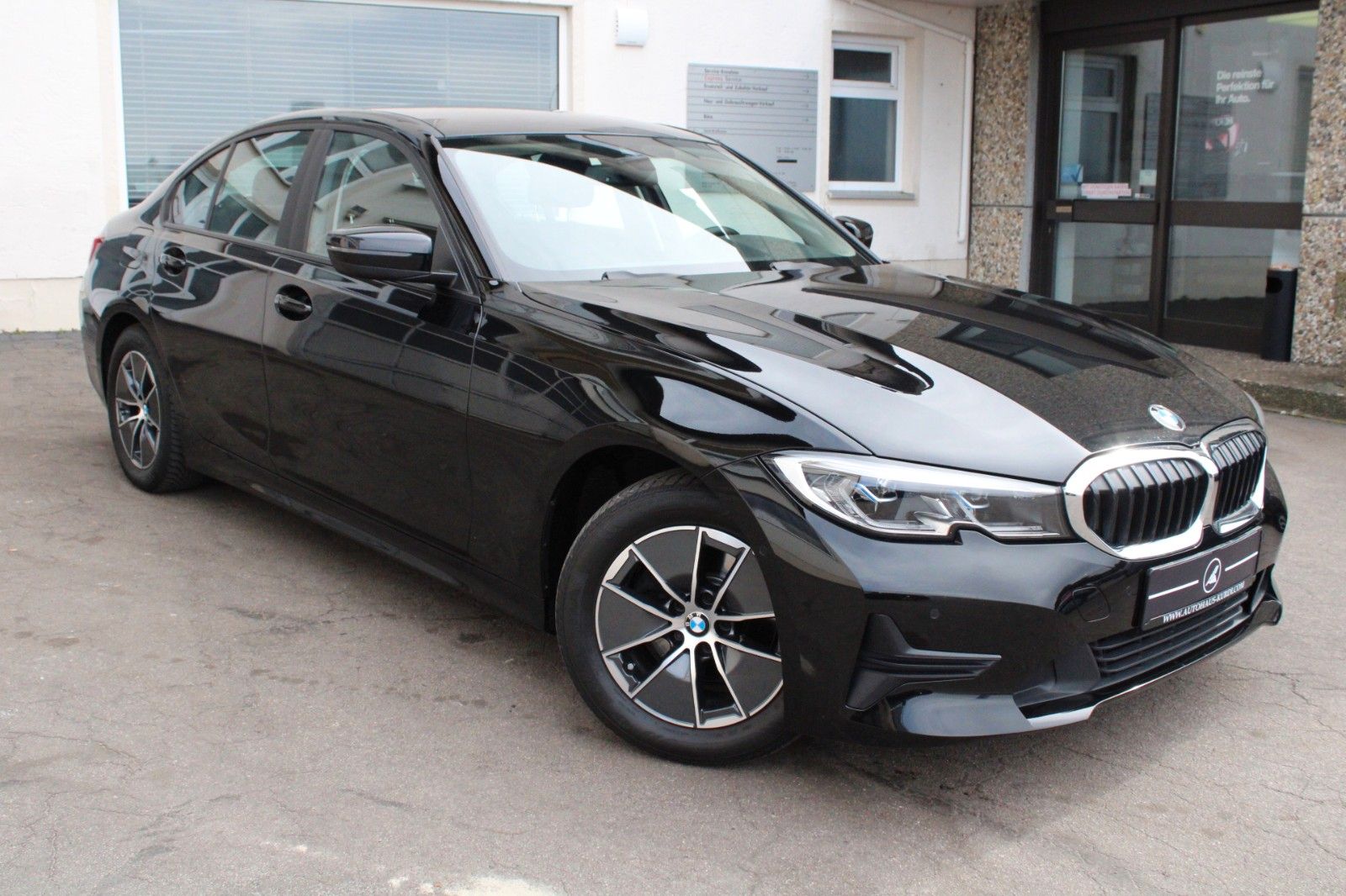 BMW 320i Lim. Advantage - Samsaru's Car Outlet