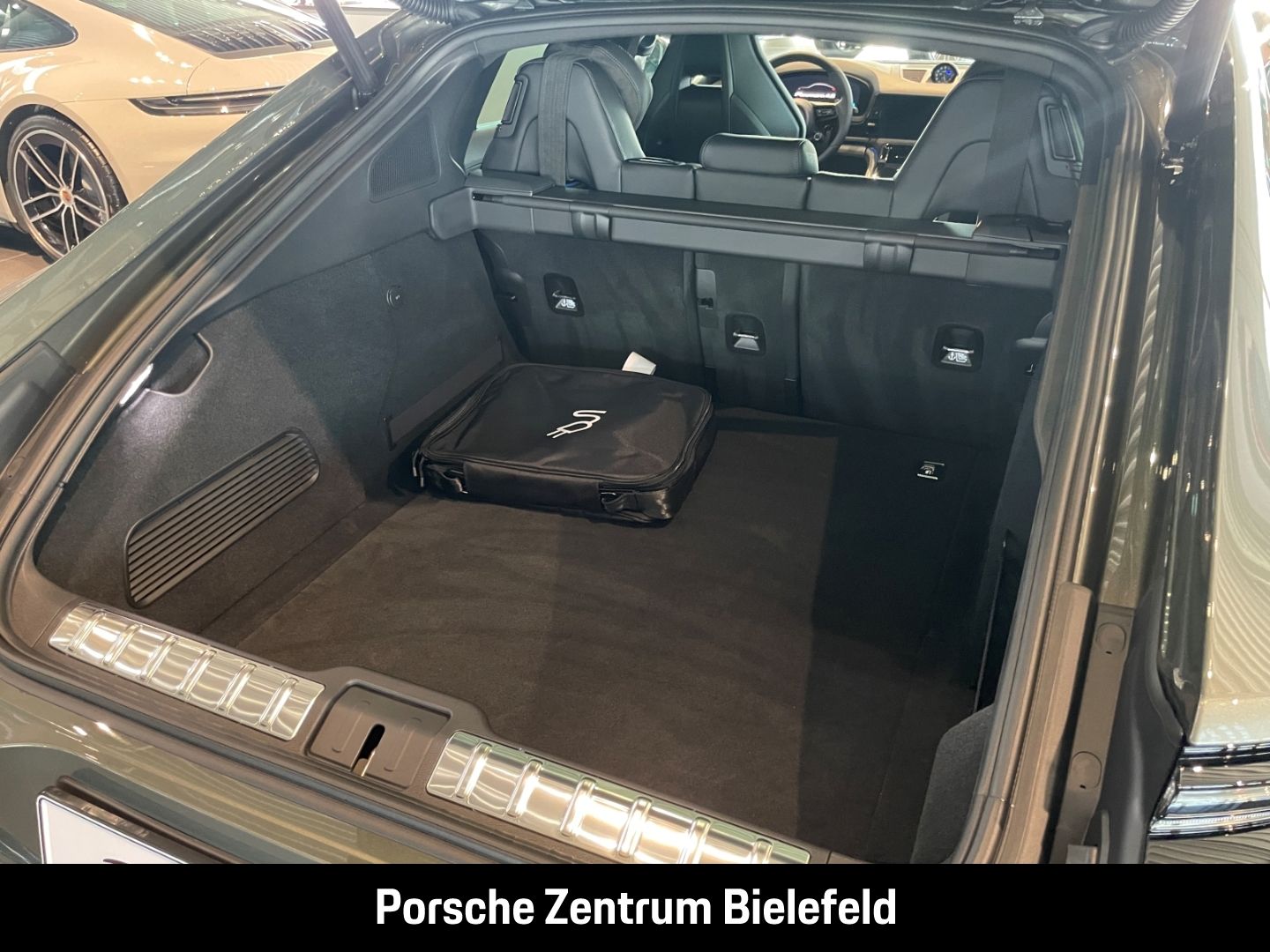 Porsche Panamera 4S E-Hybrid Surround-View Luftfederung