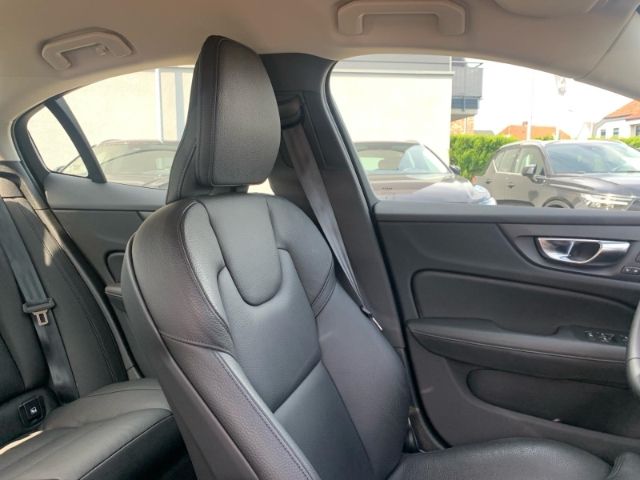 Volvo S60 B5 AWD Plus Dark Abstandstempomat  el. Sitze