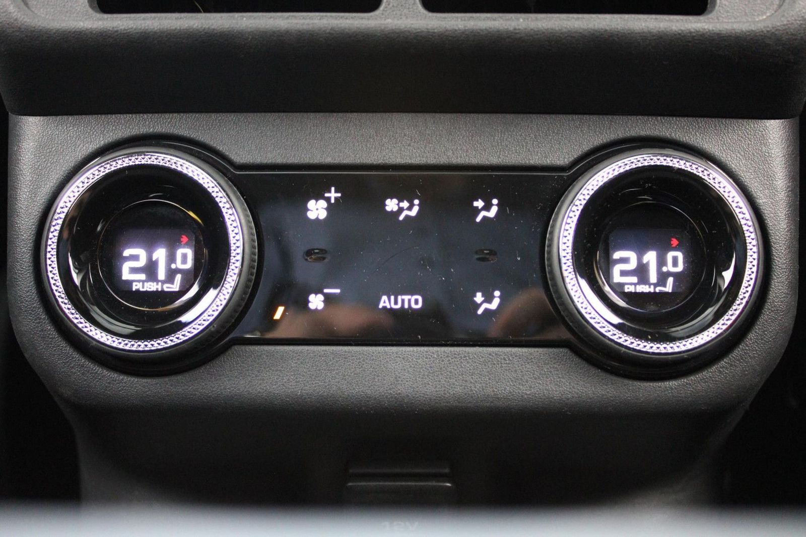Range Rover Velar 5.0 V8 SVAutobiography Dynamic - Samsaru's Car Outlet