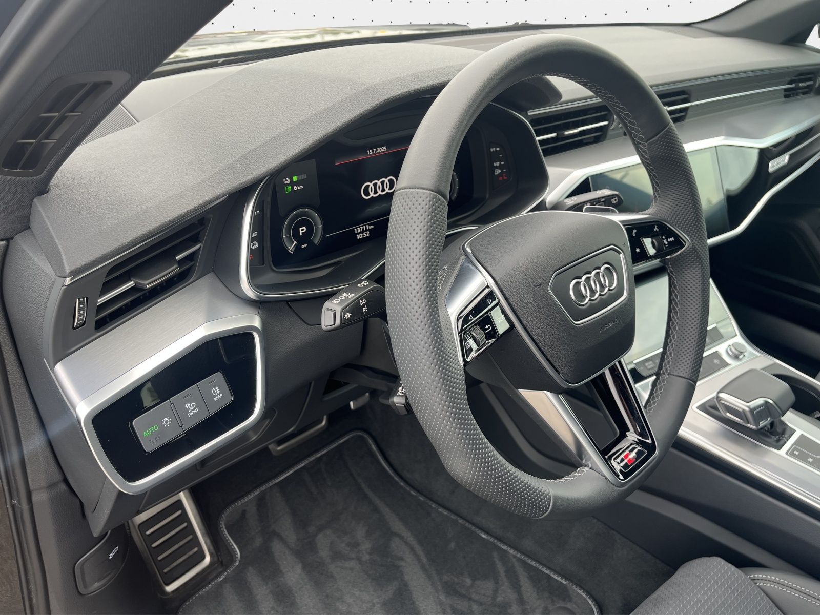 Audi A6 Avant 55 TFSI e S line - Samsaru's Car Outlet