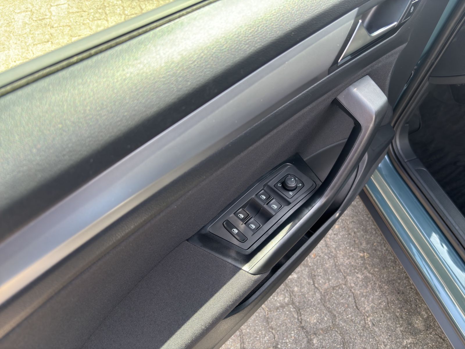 Volkswagen T-ROC Life 2.0 TDI - Samsaru's Car Outlet