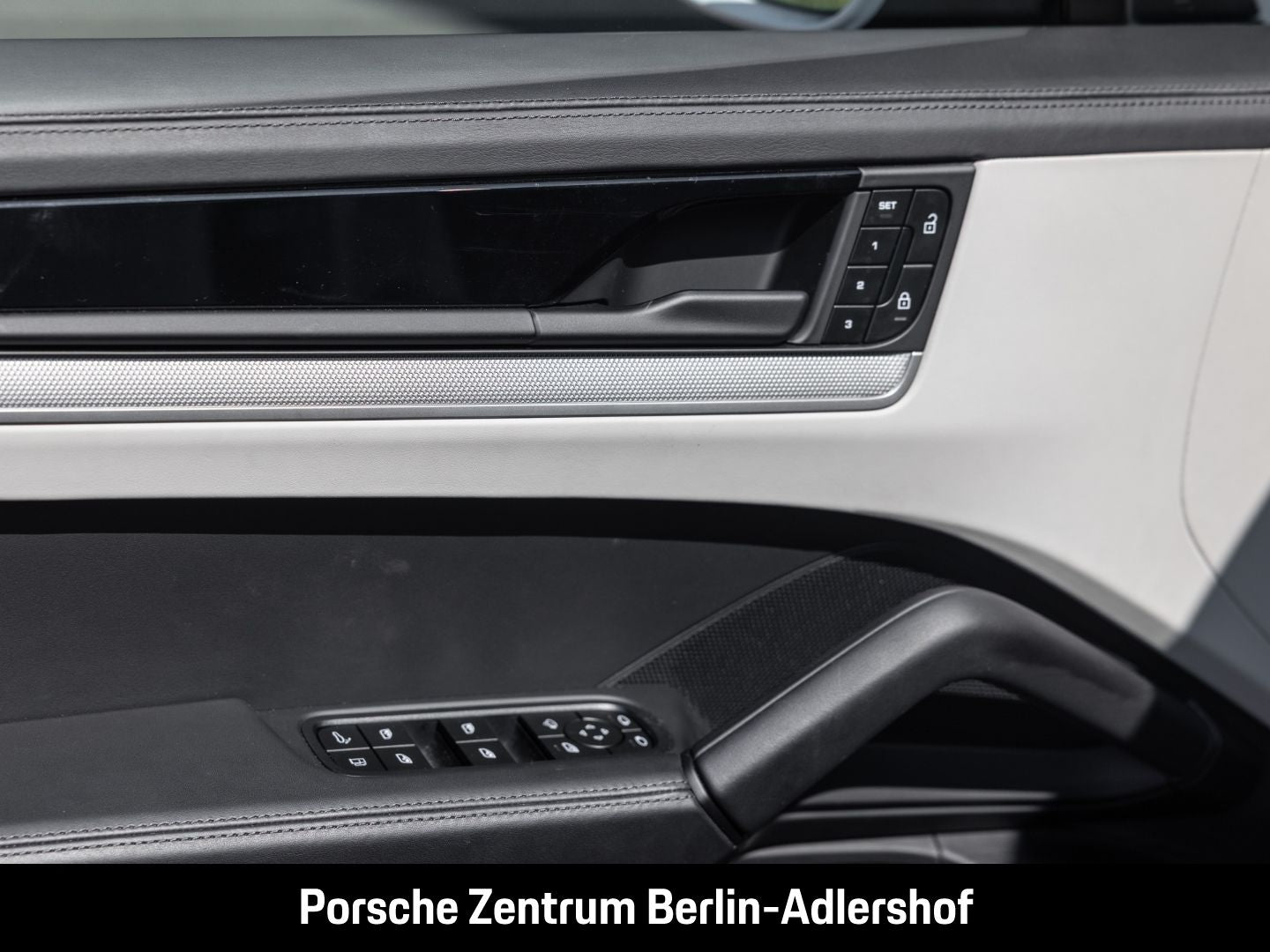 Porsche Cayenne E-Hybrid Coupe Panoramadach Luftfederung