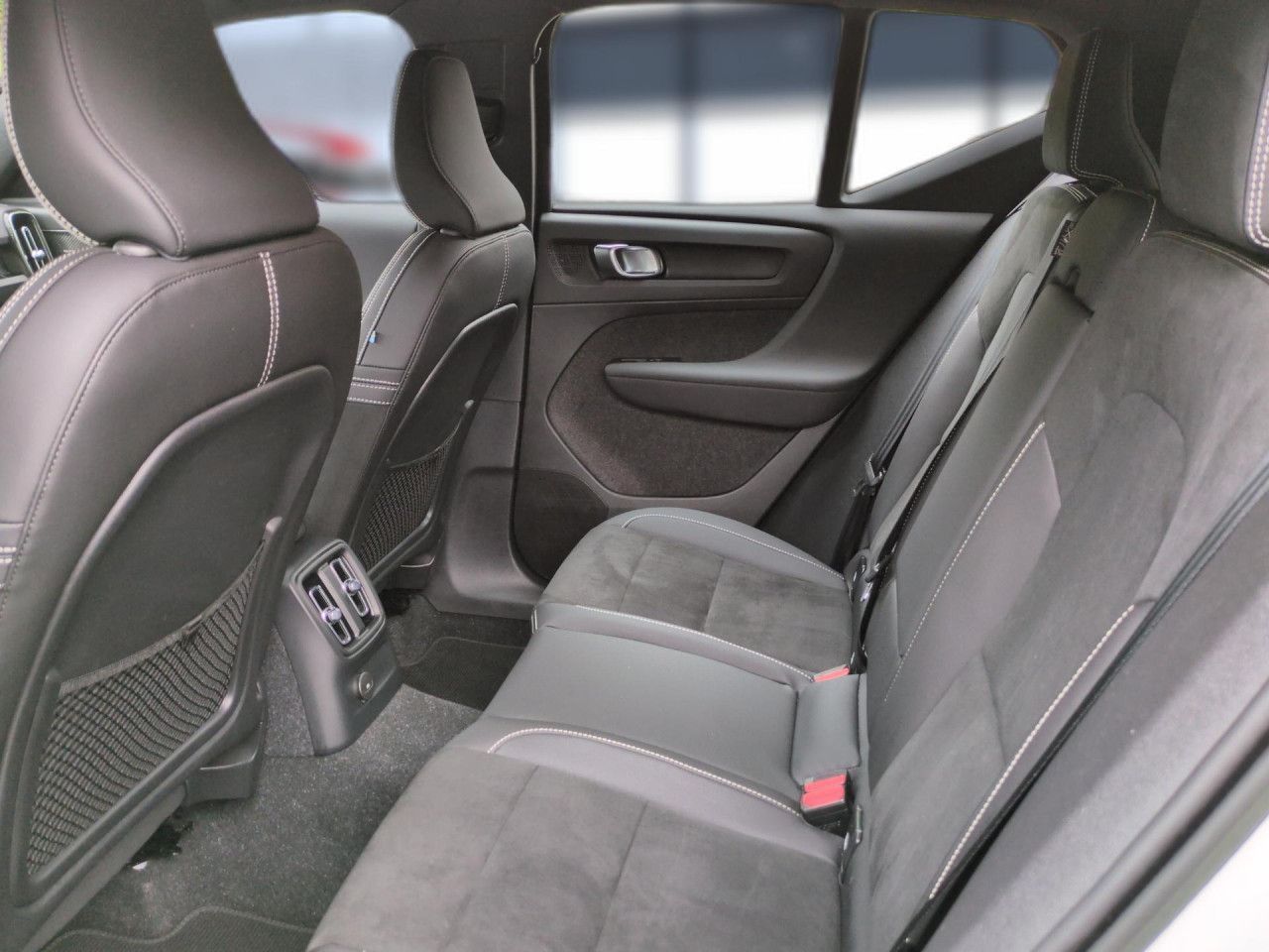 Volvo XC40 T4 Recharge R-Design Plug-In Hybrid 2WD LED