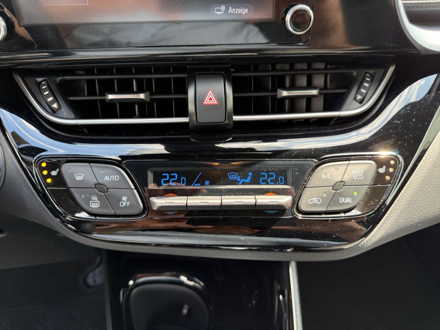 Toyota C-HR 2.0 Hybrid Team - Samsaru's Car Outlet