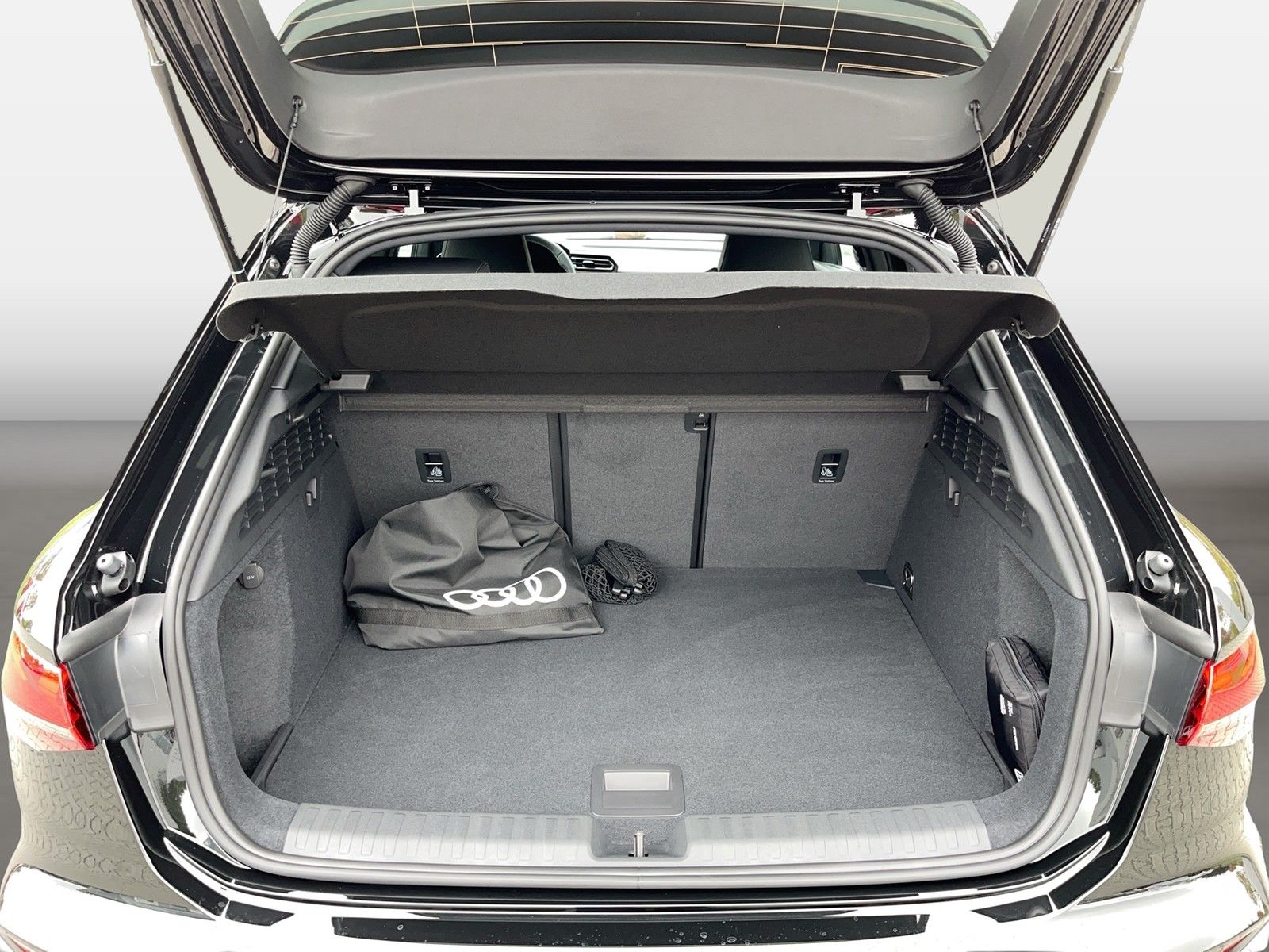 Audi A3 Sportback TFSI e 150 kW S line ACC LED Navi K