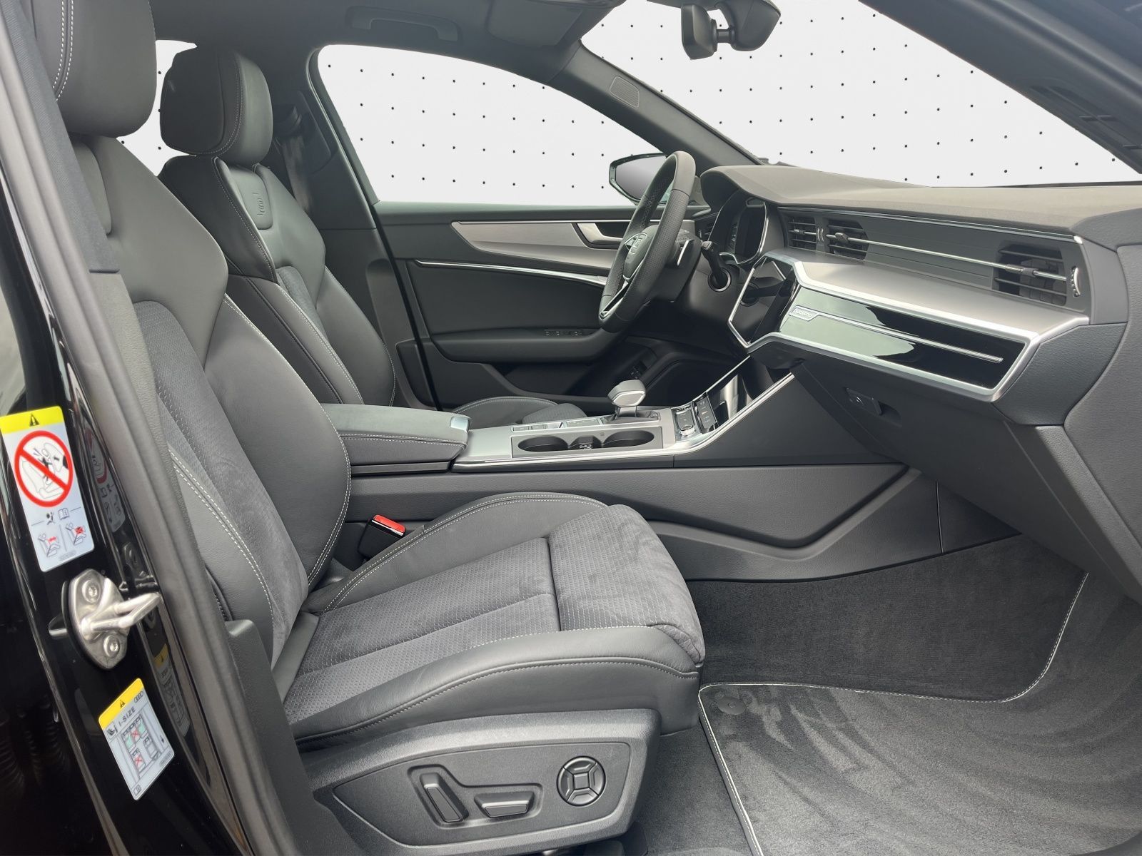 Audi A6 Avant 55 TFSI e S line - Samsaru's Car Outlet