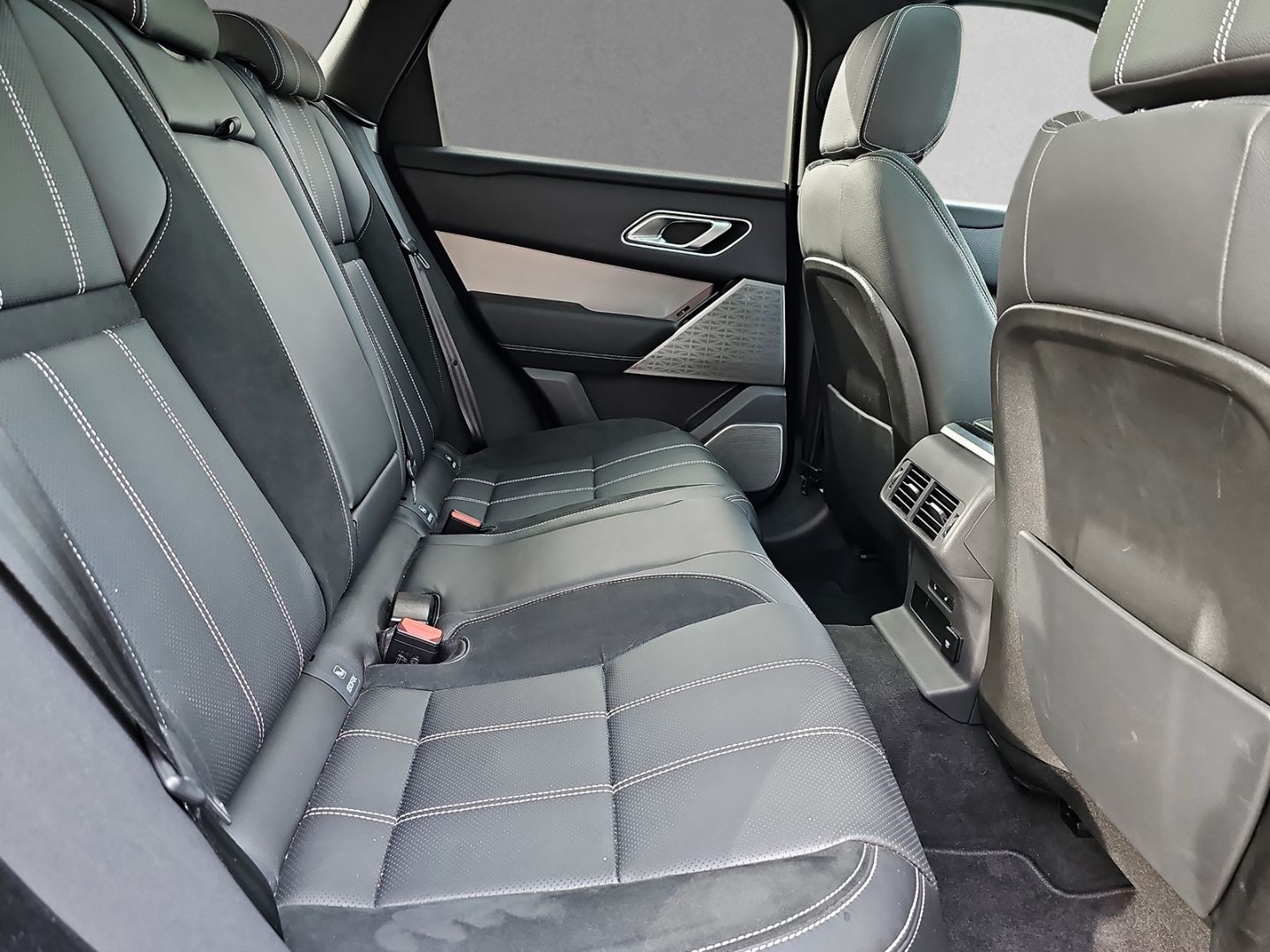 Range Rover Velar D300 R-Dynamic SE - Samsaru's Car Outlet