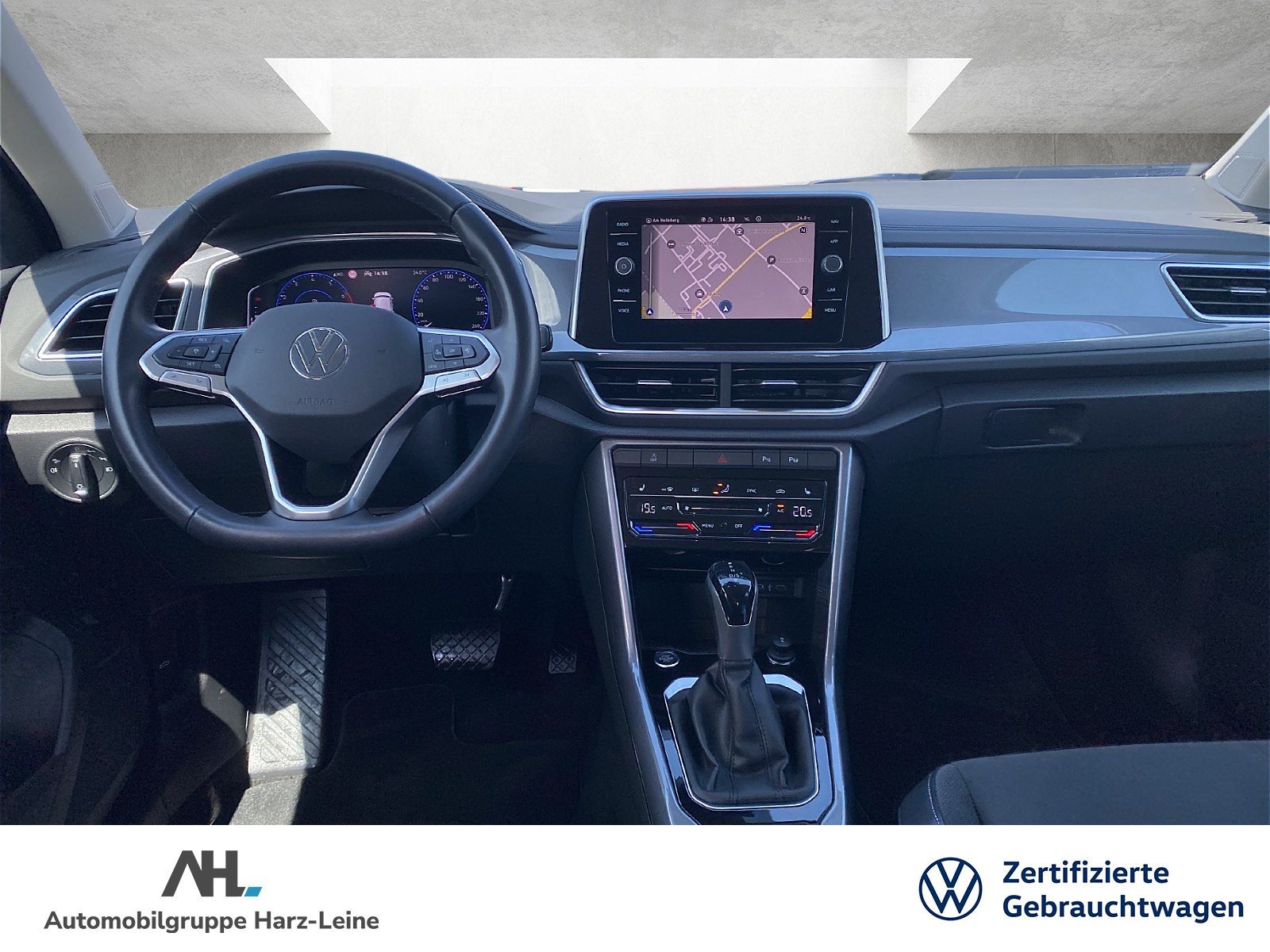 Volkswagen T-Roc 1.5 TSI Style DSG - Samsaru's Car Outlet