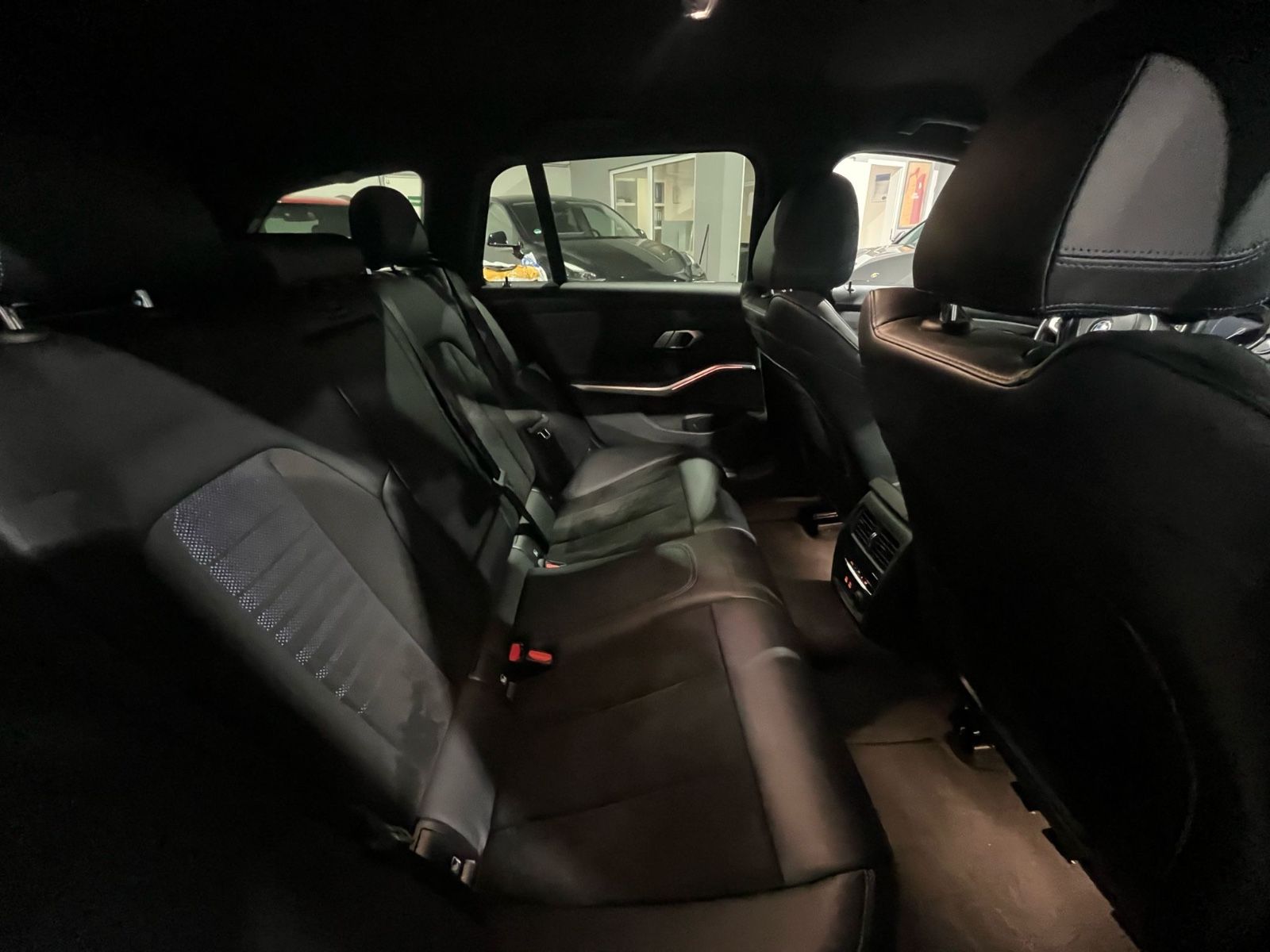 BMW 330 i Touring M Sport - Samsaru's Car Outlet