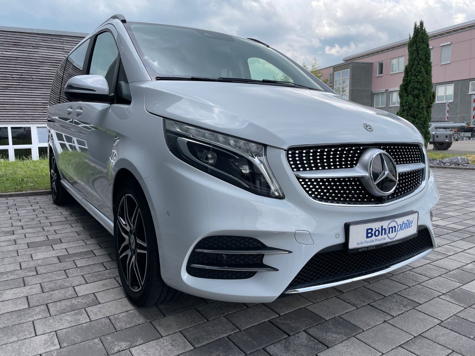 Mercedes-Benz V 300 d AMG - Samsaru's Car Outlet