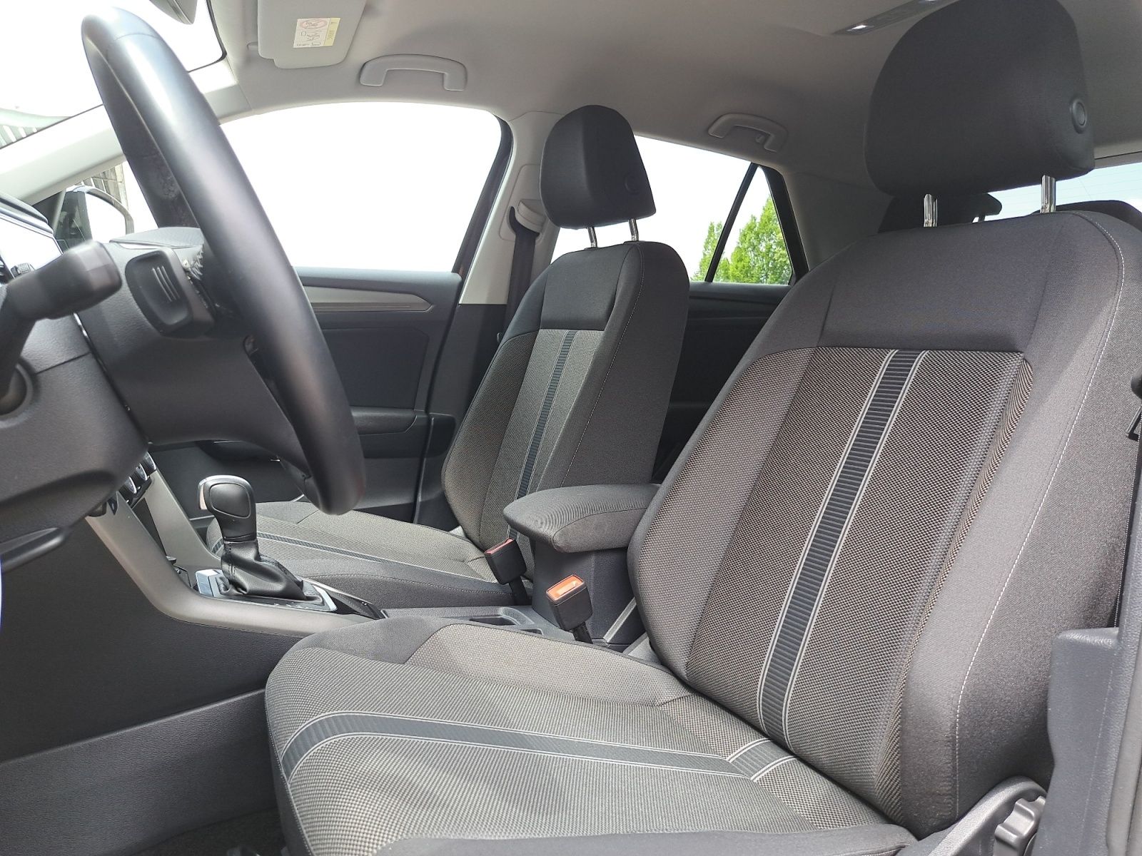 Volkswagen T-Roc Style 1.5 TSI DSG - Samsaru's Car Outlet