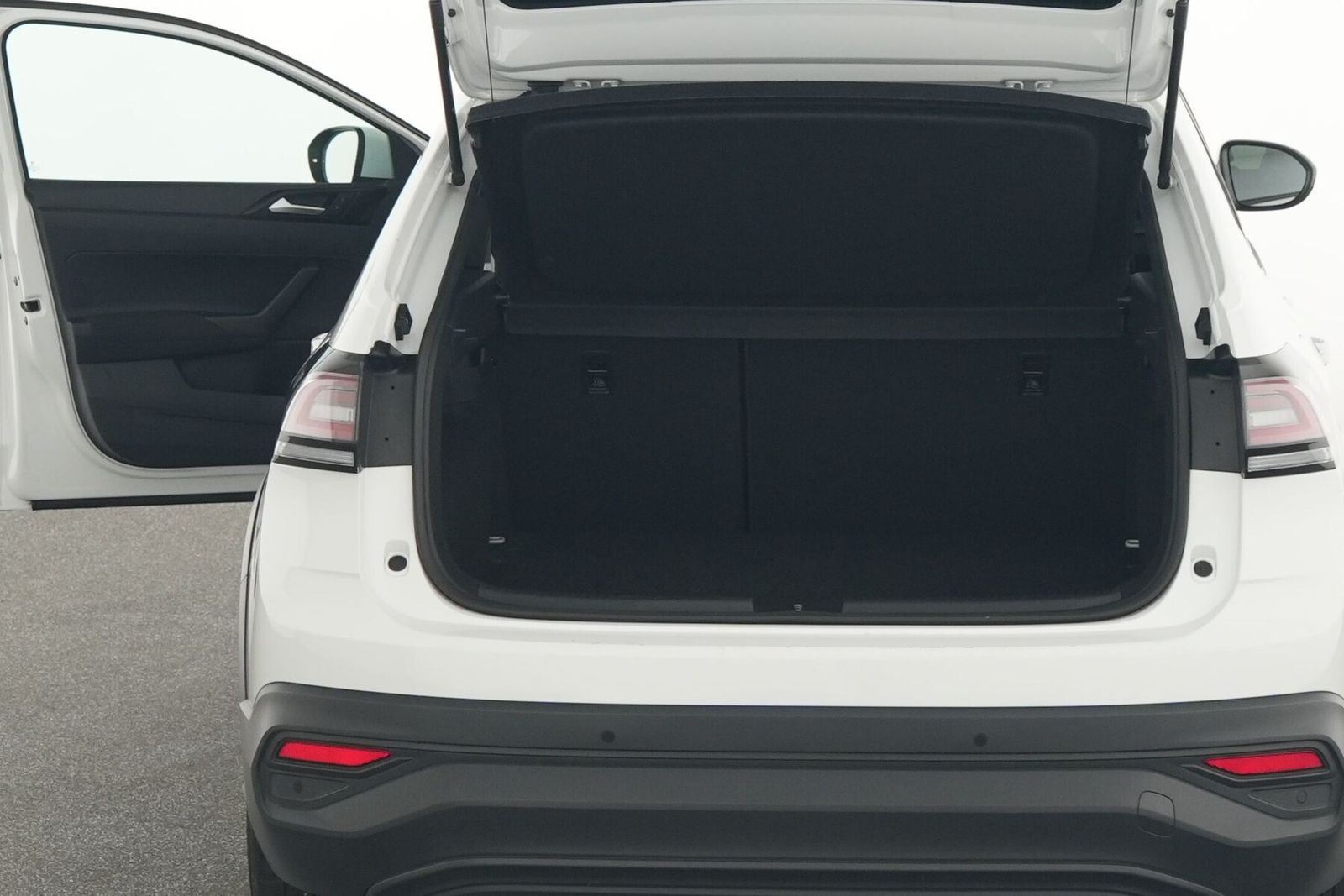 Volkswagen Taigo 1.0 TSI Life - Samsaru's Car Outlet